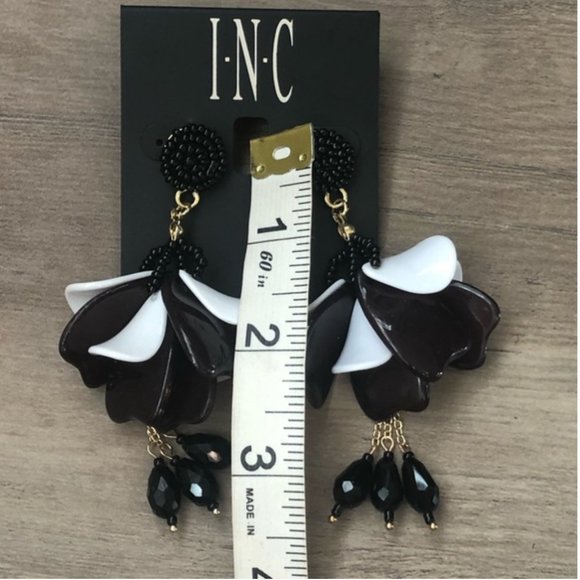 INC black and white flowers earrings - Picture 4 of 5